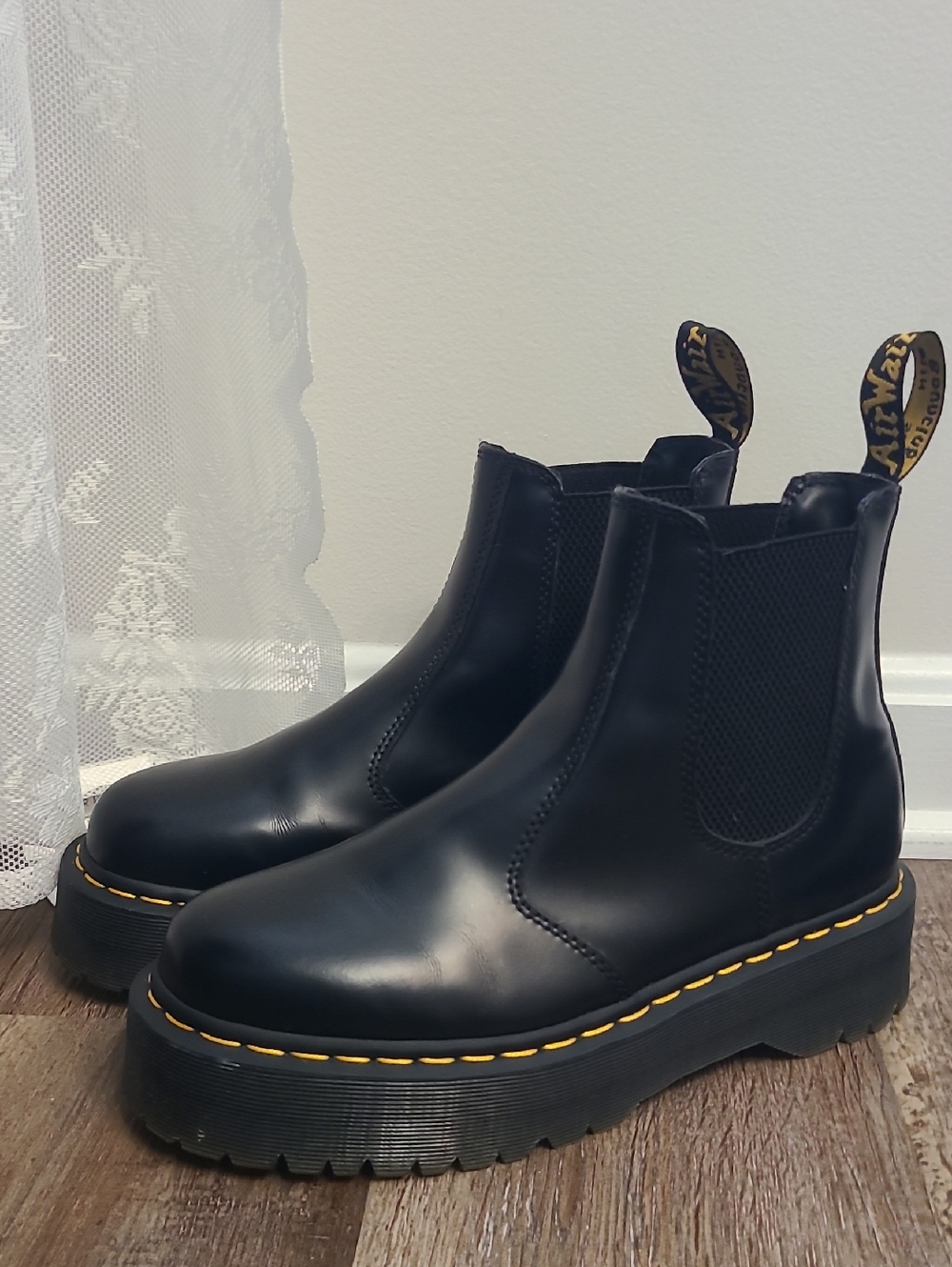 Dr Martens 2976 Quad Chelsea Platform Boots